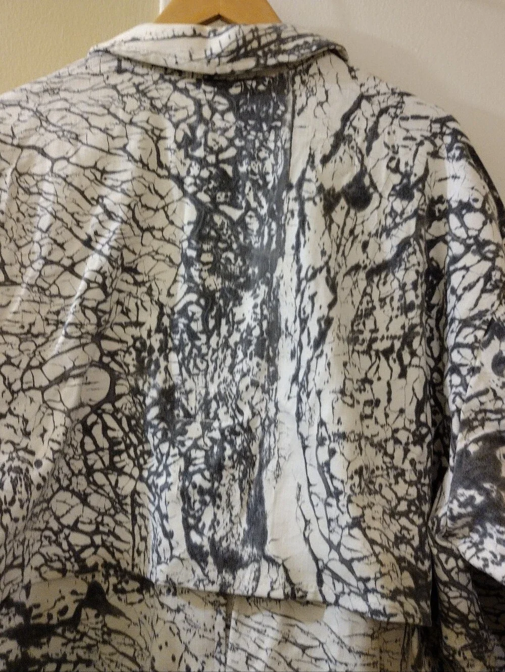 Hugo Boss Gray and White Abstract Print Button-Front Coat